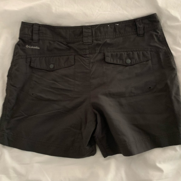 COLUMBIA GRAY OUTDOOR SHORTS WOMENS SIZE 6 - Picture 3 of 7